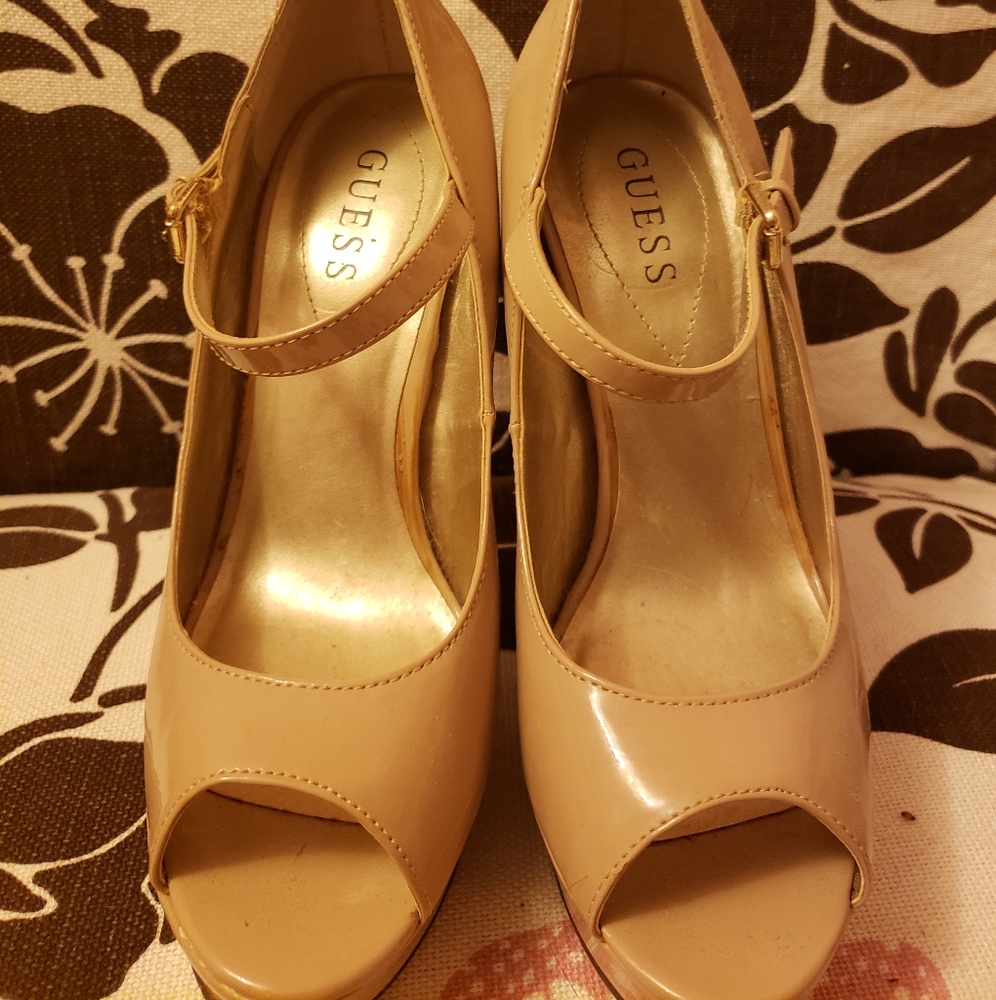 Guess peep toe